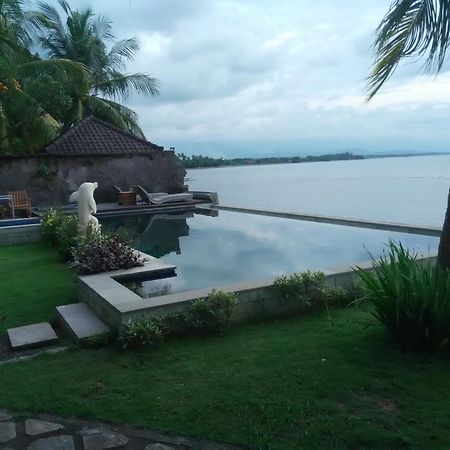 Wahyu Dana Hotel Pabean Buleleng Exterior foto