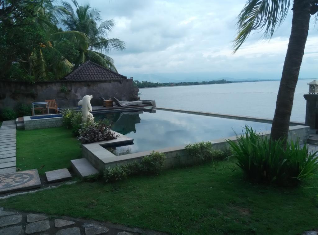 Wahyu Dana Hotel Pabean Buleleng Exterior foto