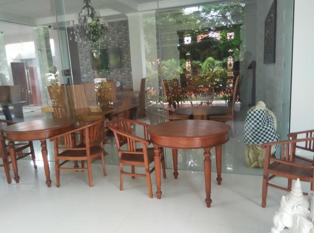 Wahyu Dana Hotel Pabean Buleleng Exterior foto