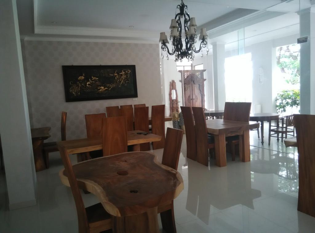 Wahyu Dana Hotel Pabean Buleleng Exterior foto