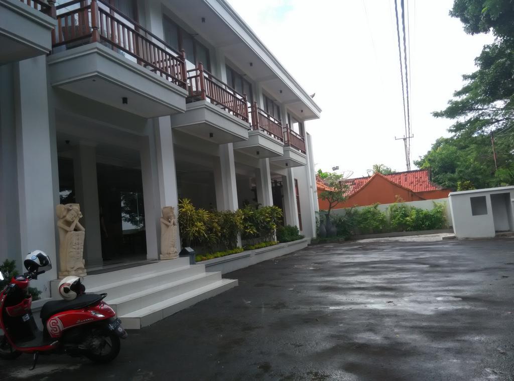 Wahyu Dana Hotel Pabean Buleleng Exterior foto