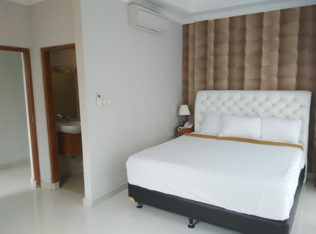 Wahyu Dana Hotel Pabean Buleleng Habitación foto