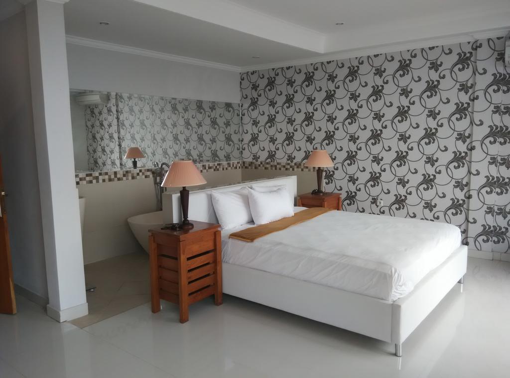 Wahyu Dana Hotel Pabean Buleleng Habitación foto