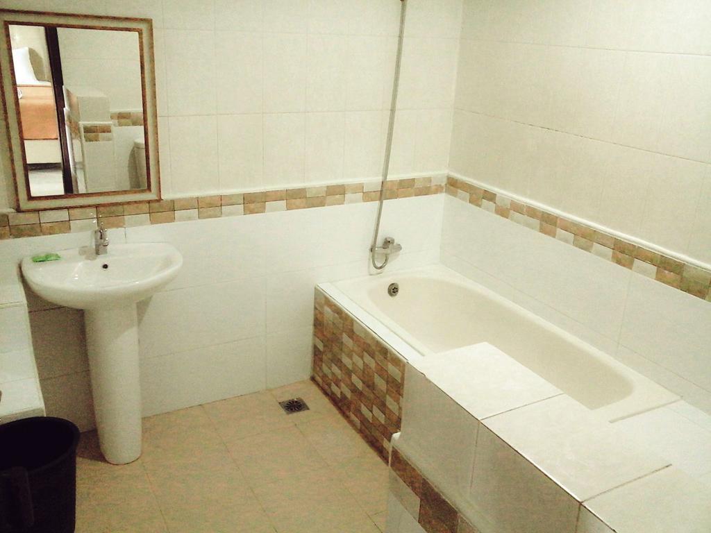 Wahyu Dana Hotel Pabean Buleleng Exterior foto