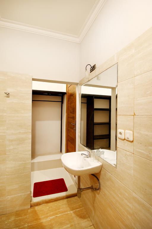 Wahyu Dana Hotel Pabean Buleleng Exterior foto