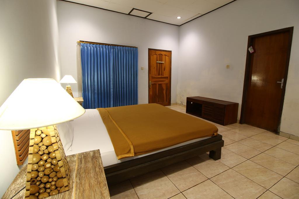 Wahyu Dana Hotel Pabean Buleleng Exterior foto