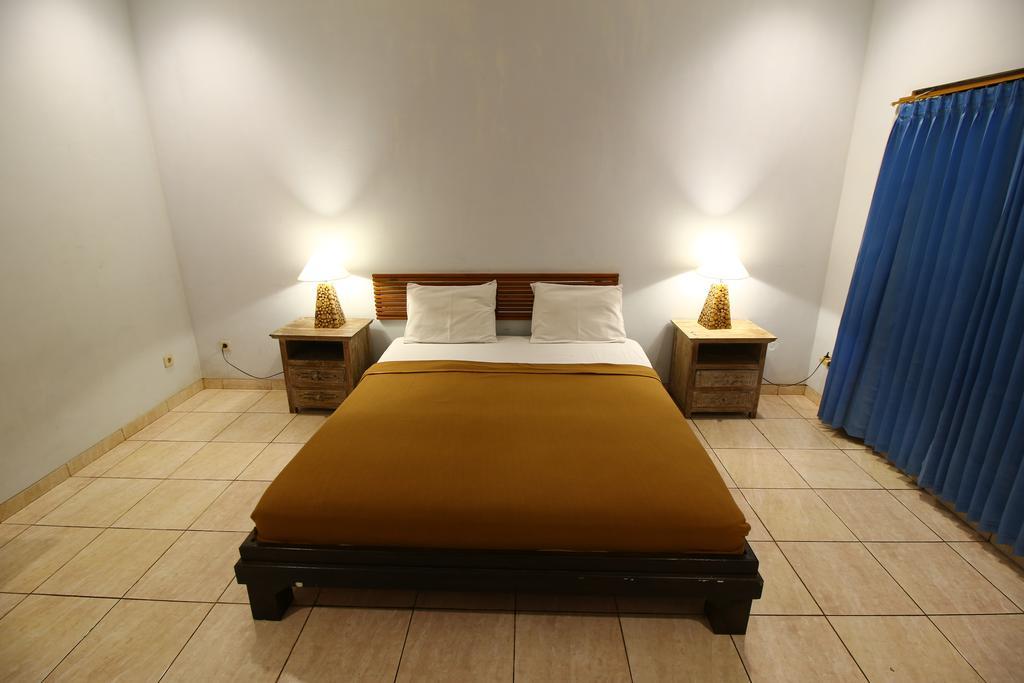 Wahyu Dana Hotel Pabean Buleleng Exterior foto