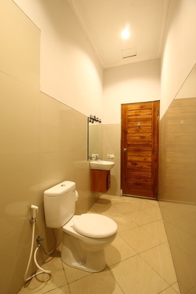 Wahyu Dana Hotel Pabean Buleleng Exterior foto