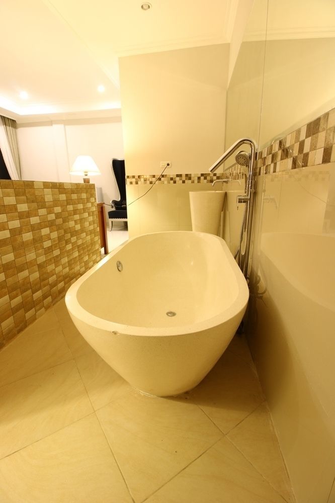 Wahyu Dana Hotel Pabean Buleleng Exterior foto