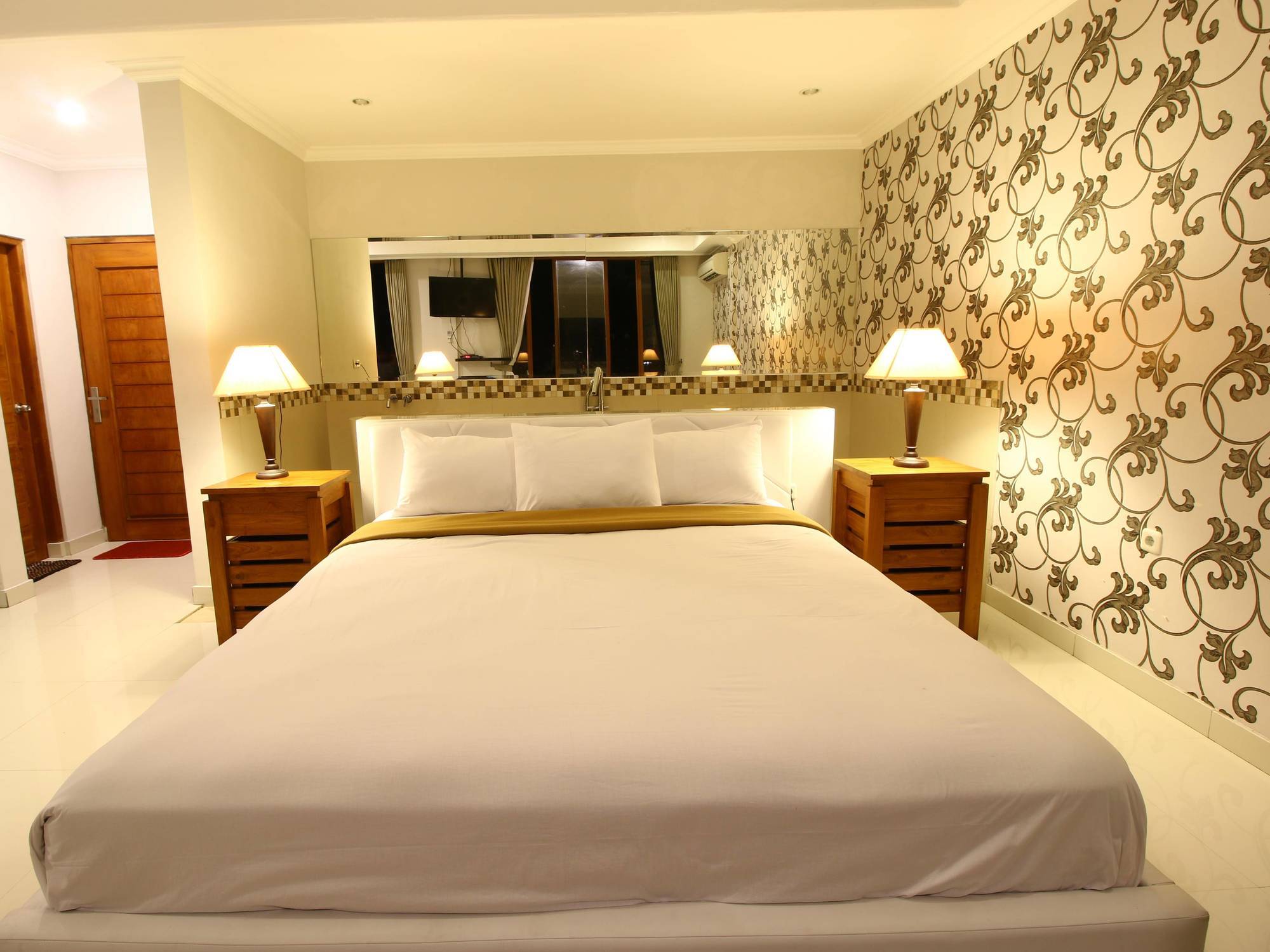Wahyu Dana Hotel Pabean Buleleng Exterior foto