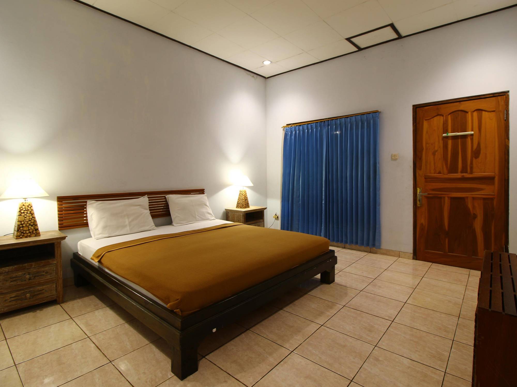 Wahyu Dana Hotel Pabean Buleleng Exterior foto