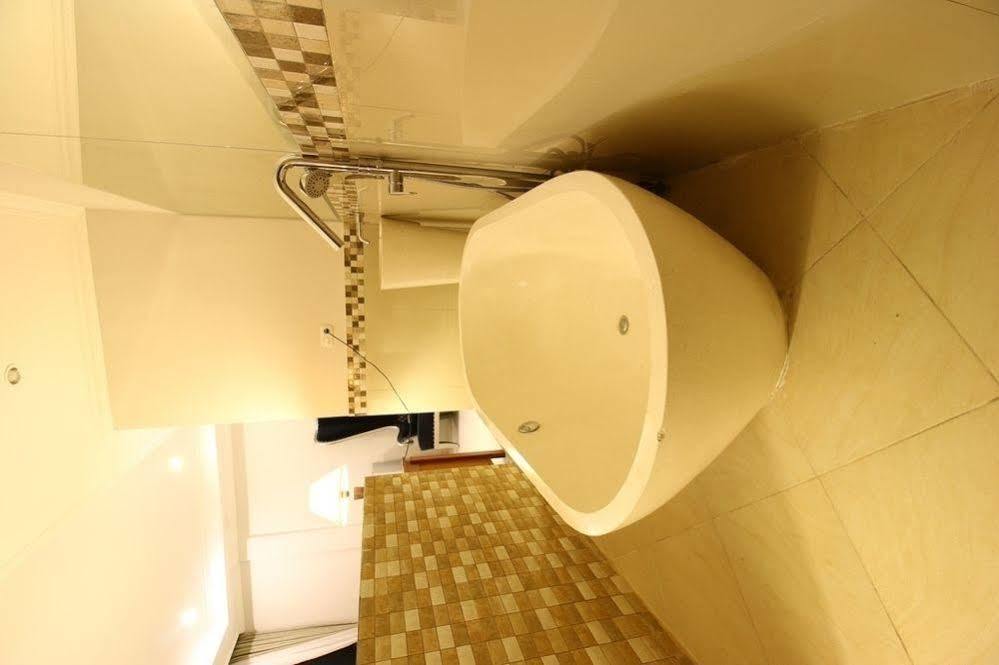Wahyu Dana Hotel Pabean Buleleng Exterior foto