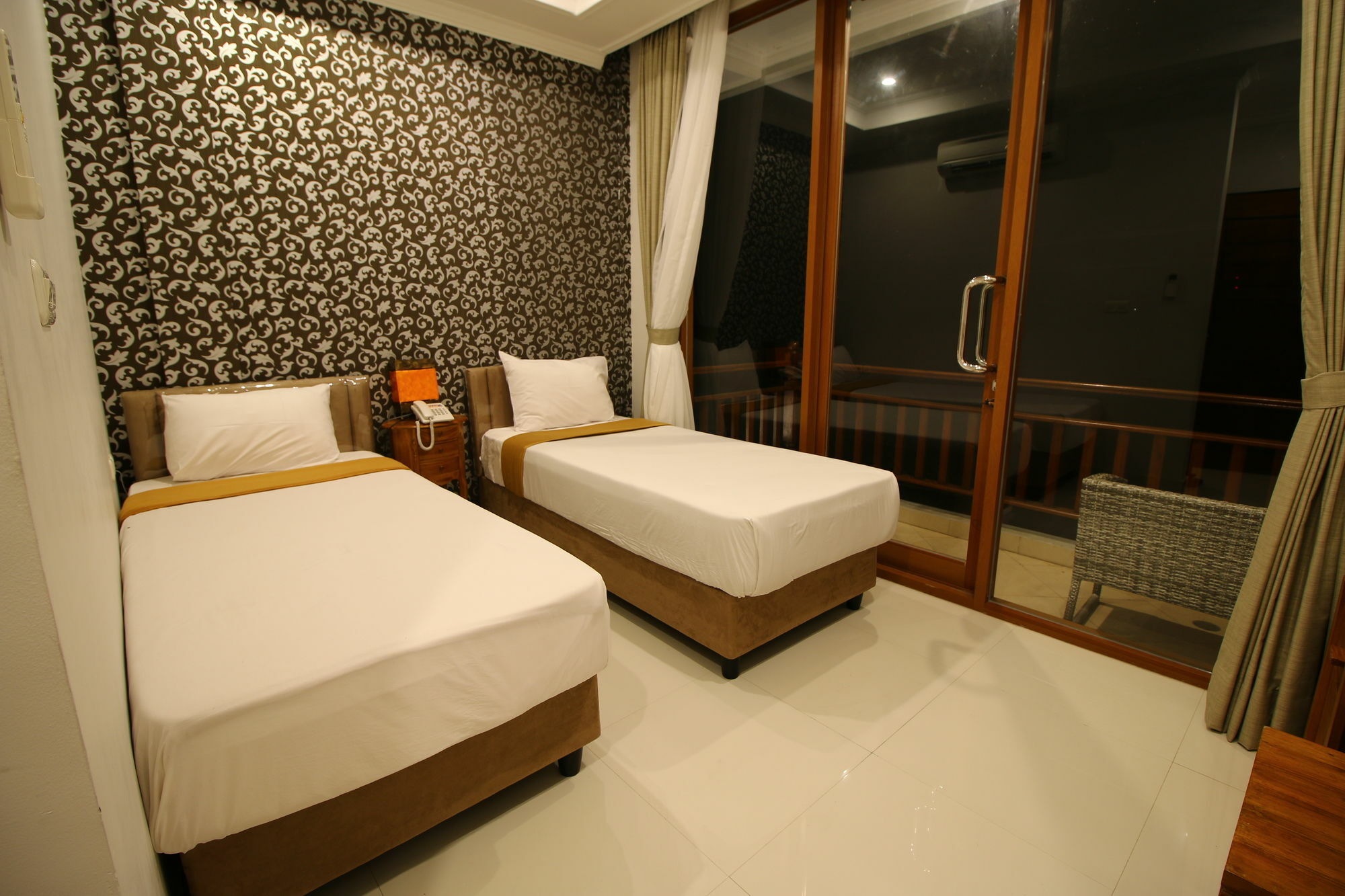Wahyu Dana Hotel Pabean Buleleng Exterior foto