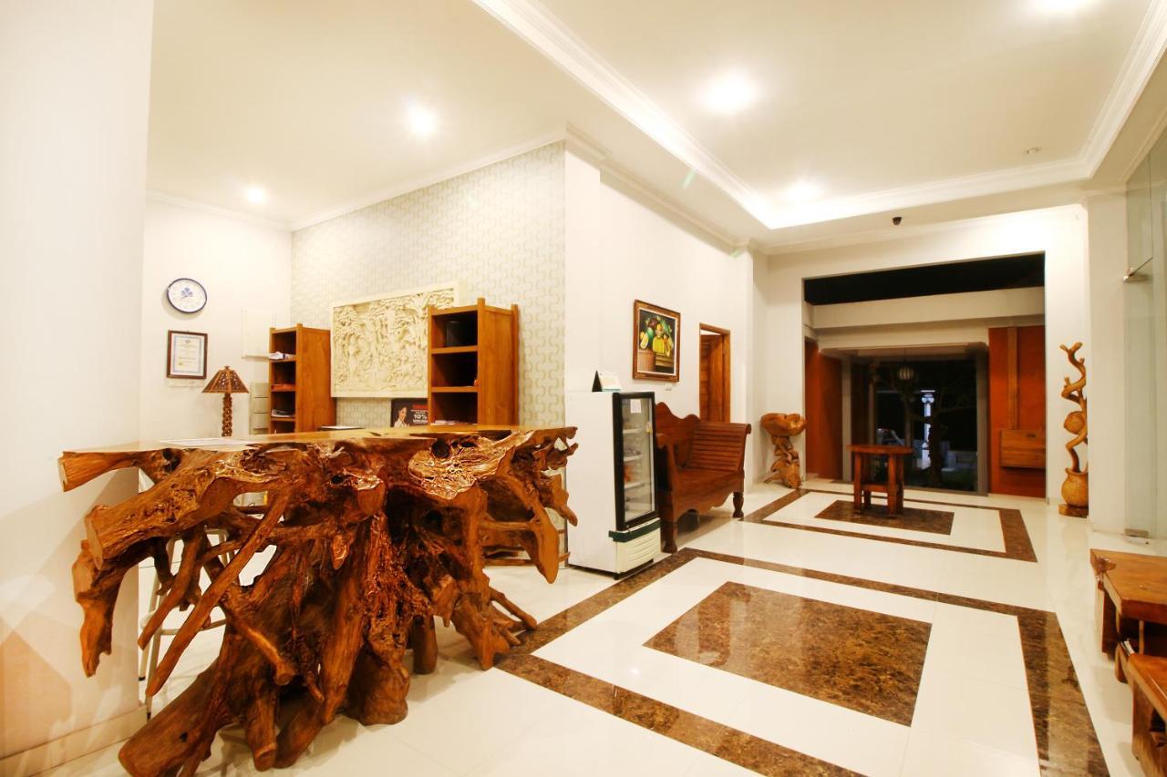 Wahyu Dana Hotel Pabean Buleleng Exterior foto